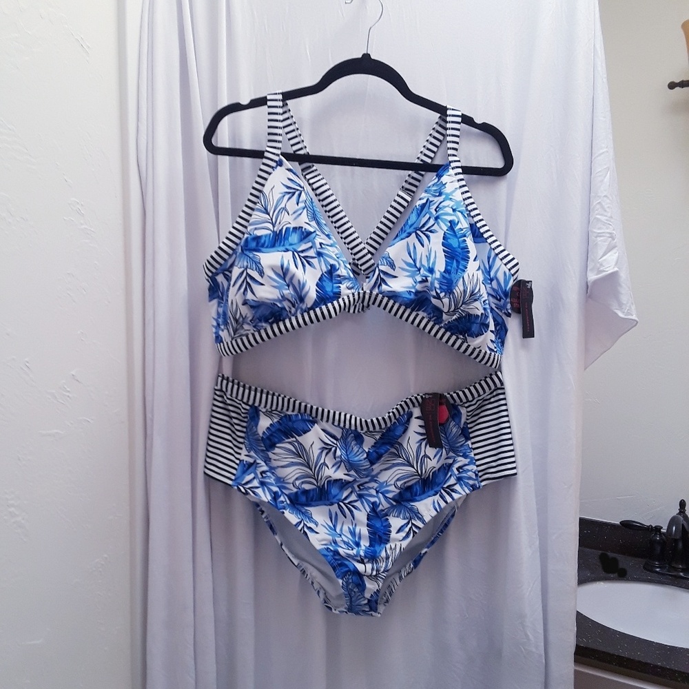 Women's plus No Boundaries bathingsuit